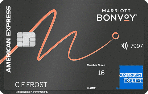 Marriott Bonvoy アメリカン・エキスプレス・カードの券面。濃いグレーの地にオレンジのMが描かれたデザイン