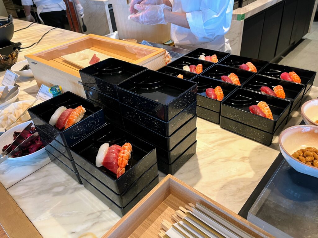 朝食ビュッフェの寿司